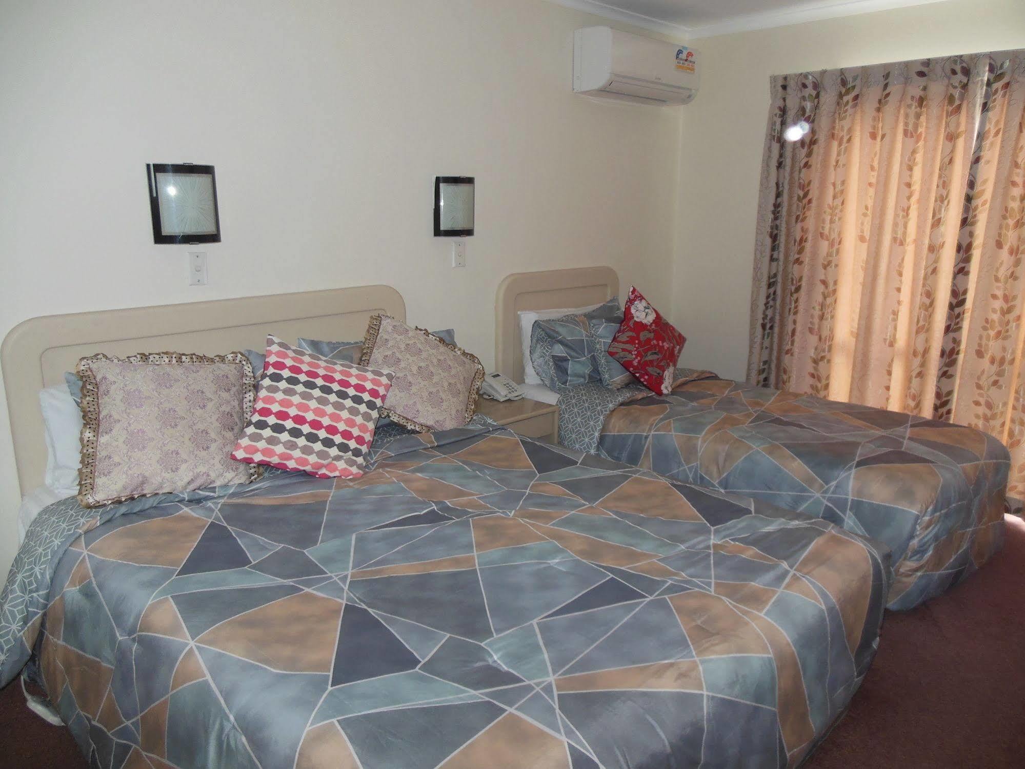 Asure Camelot Arms Motor Lodge Оукланд Екстериор снимка